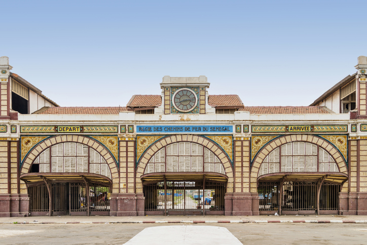 façade de la gare de dakar plateau au Sénégal